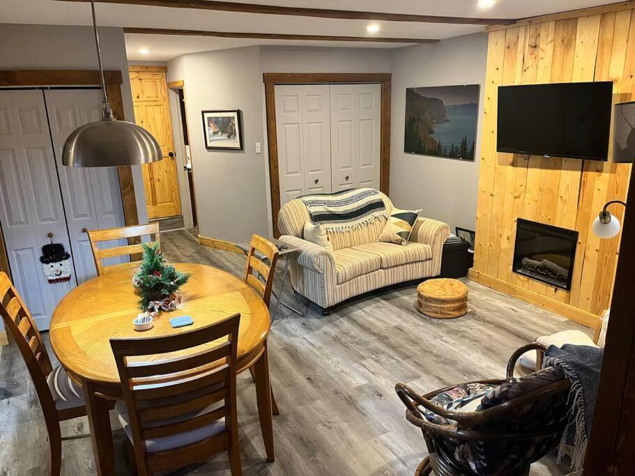 Appartement Mont Edouard, Hebergement Paisible A La Montagne L'Anse-Saint-Jean Ngoại thất bức ảnh